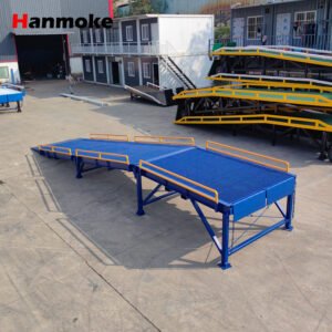 Folding loading ramps